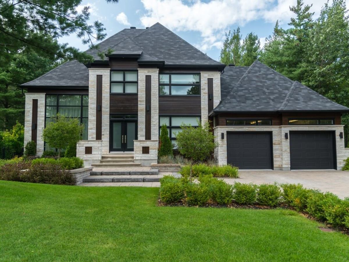 Custom home by Mighton Construction